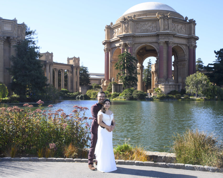 Historic and beautiful Palace of Fine Arts in San Francisco. Wedding photos.