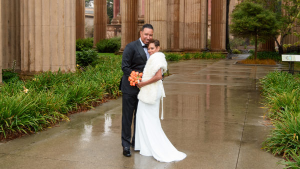 Rainy Day wedding picture at the Palace of Fine Arts